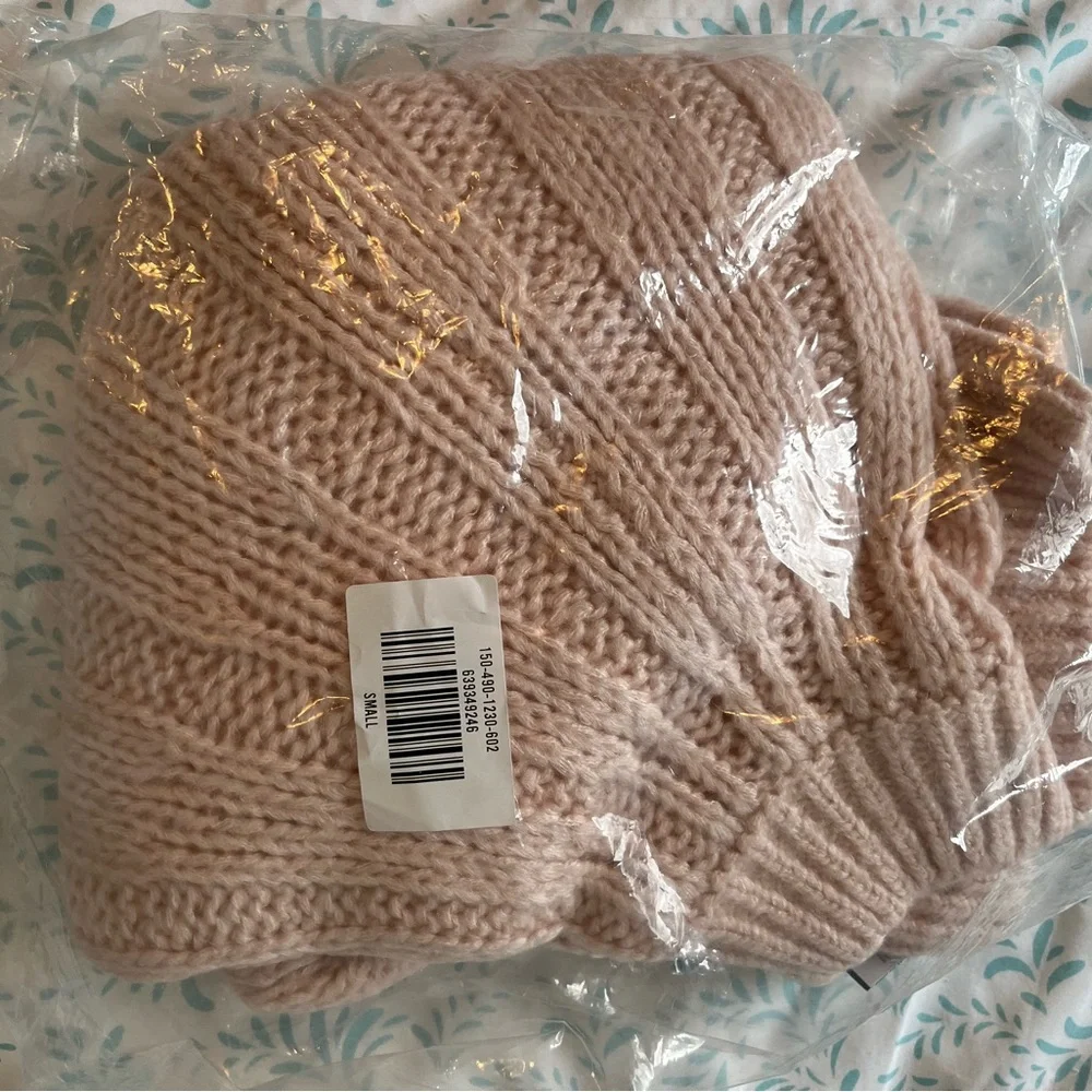 Blush Abercrombie sweater - Picture 3 of 5